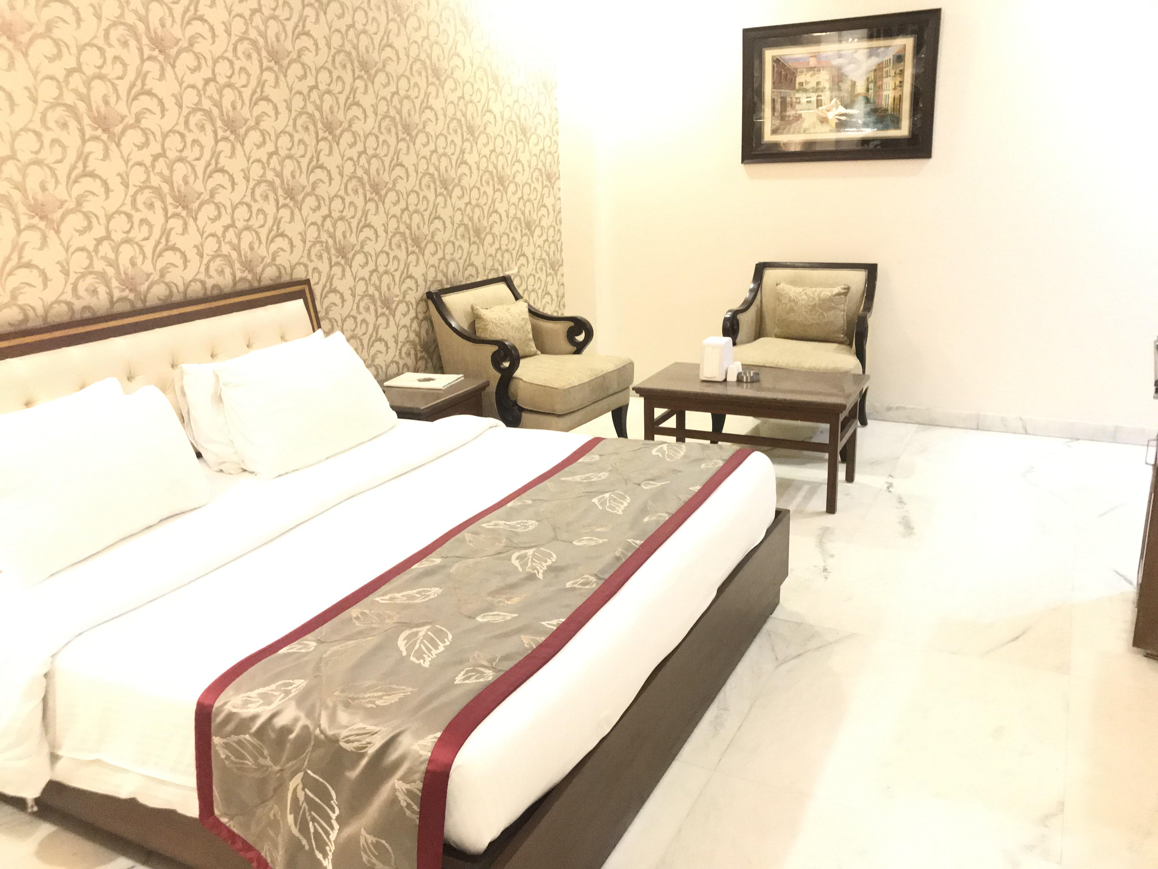 Hotel Leela Grande Karnāl Esterno foto