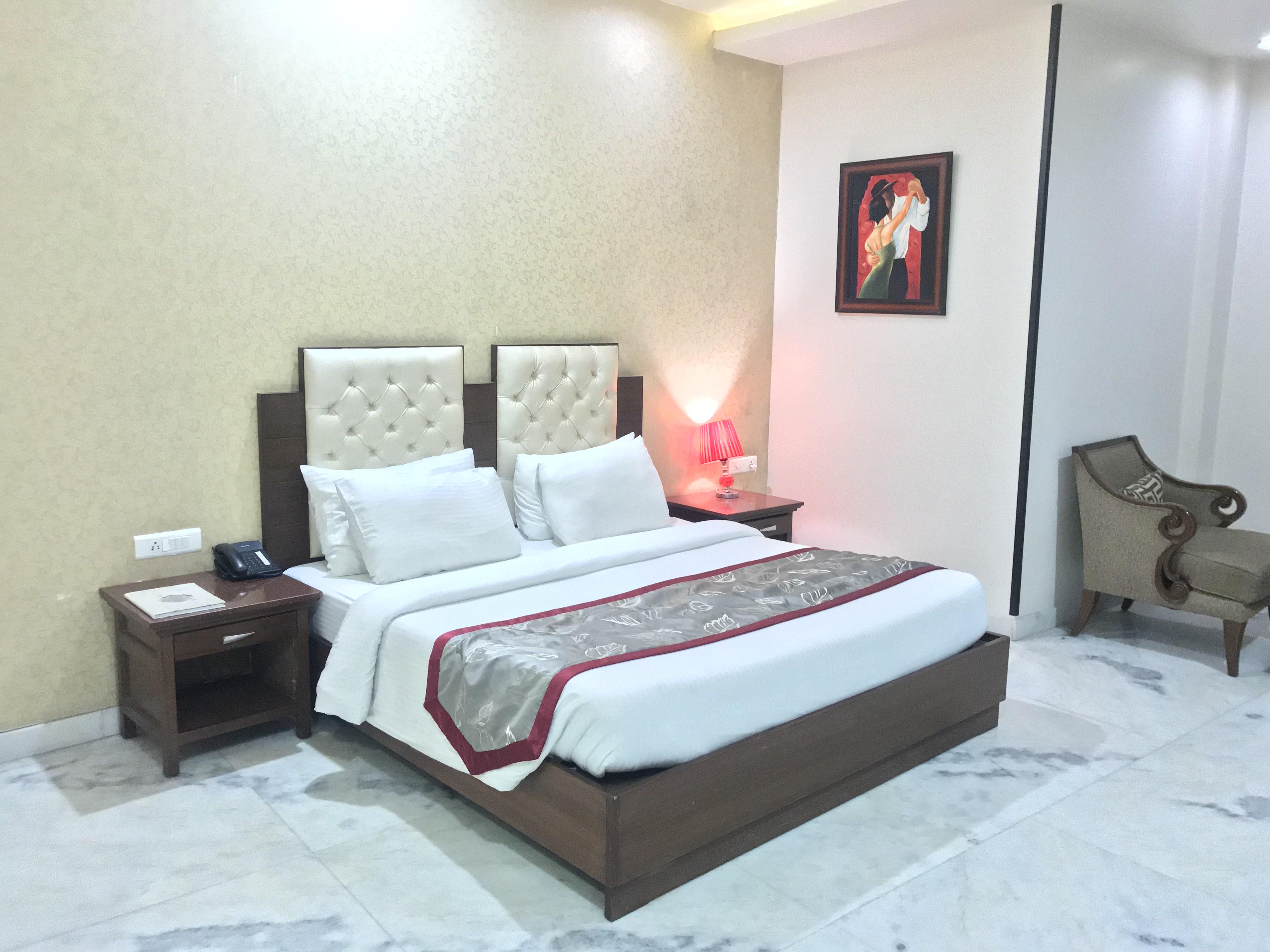 Hotel Leela Grande Karnāl Esterno foto