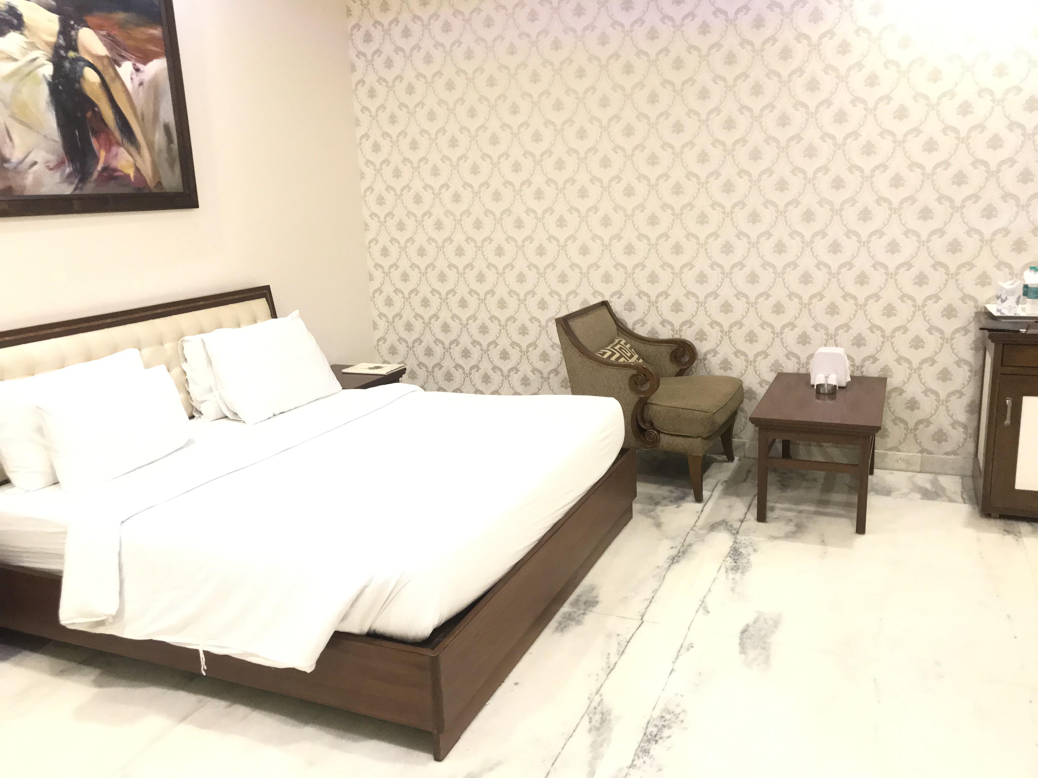 Hotel Leela Grande Karnāl Esterno foto