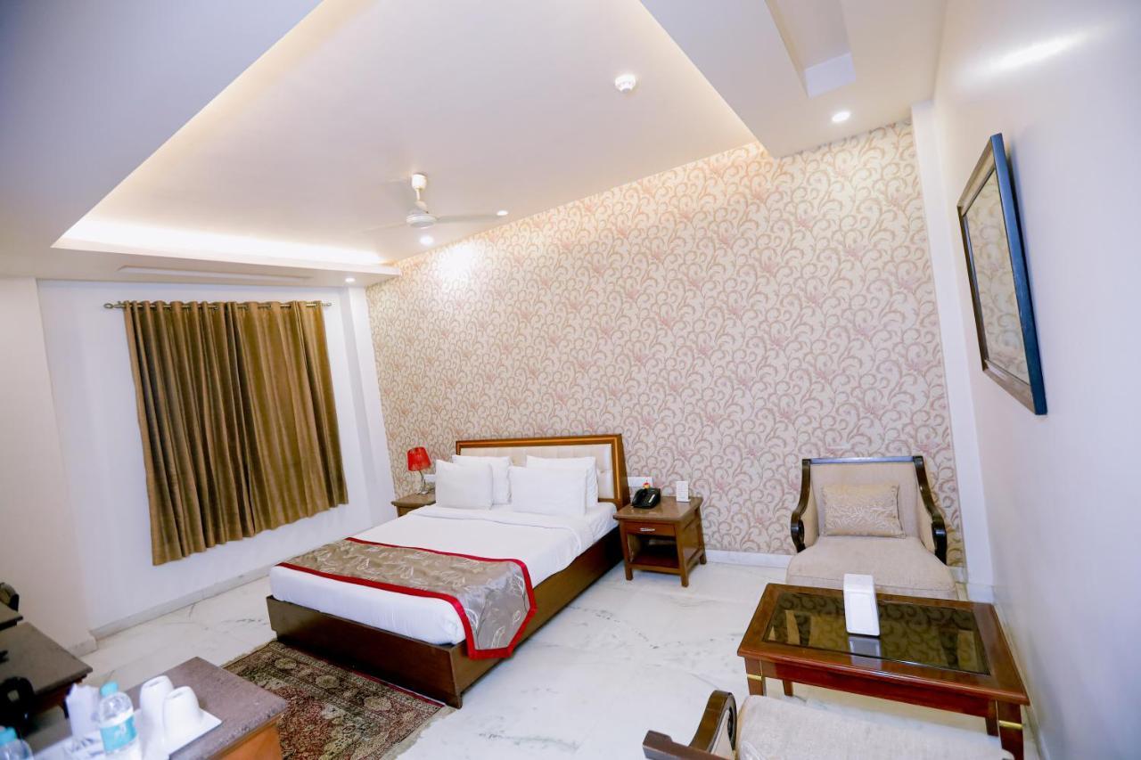 Hotel Leela Grande Karnāl Esterno foto