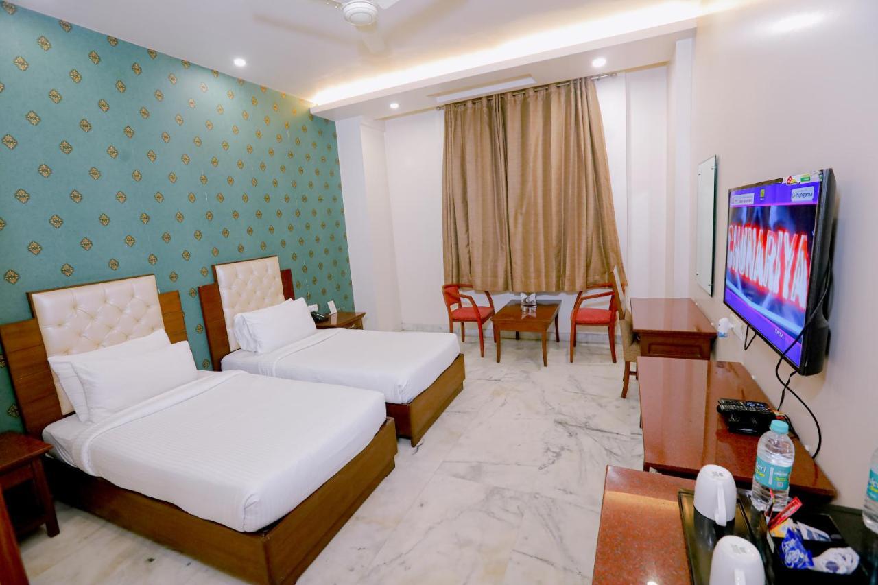 Hotel Leela Grande Karnāl Esterno foto