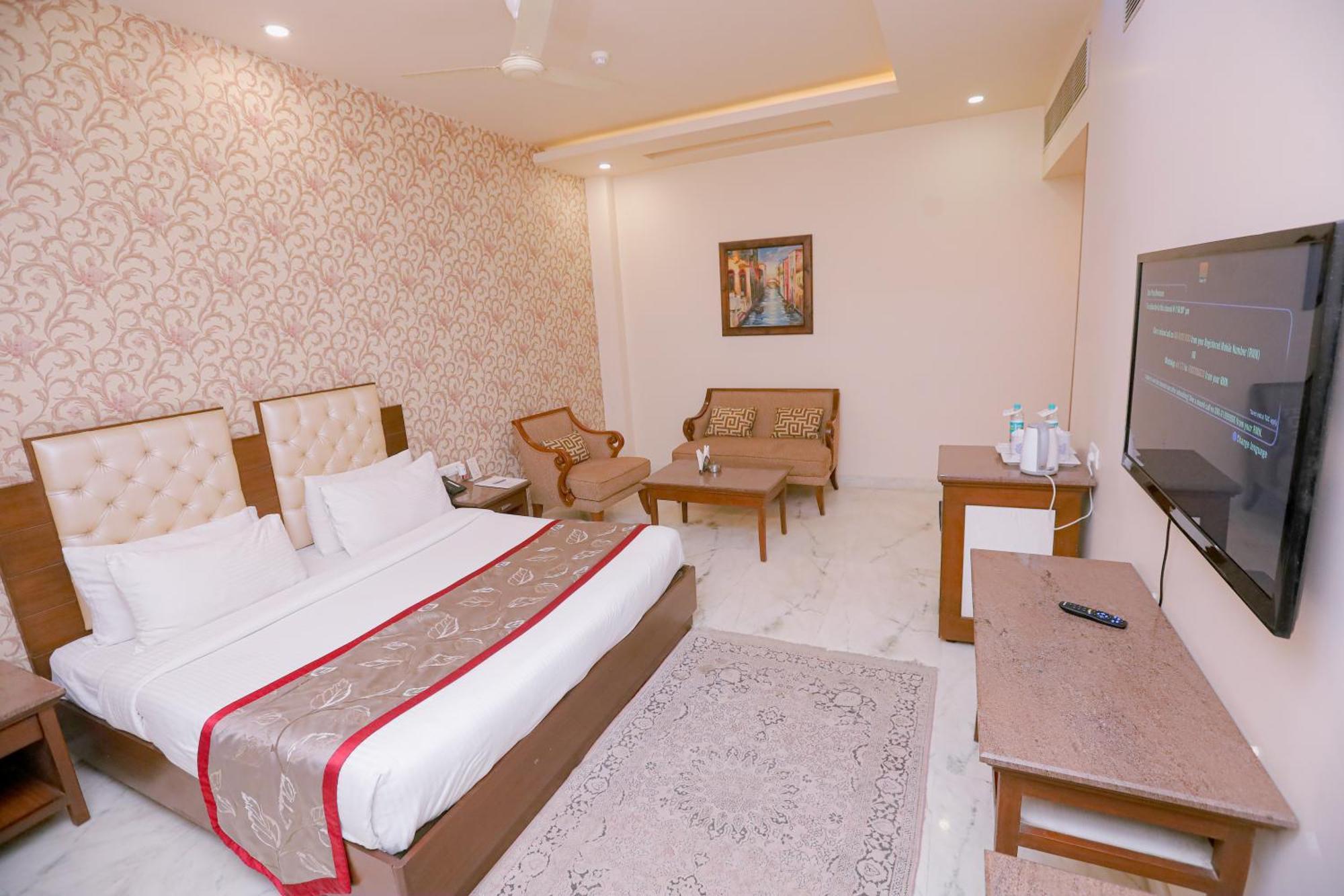 Hotel Leela Grande Karnāl Esterno foto