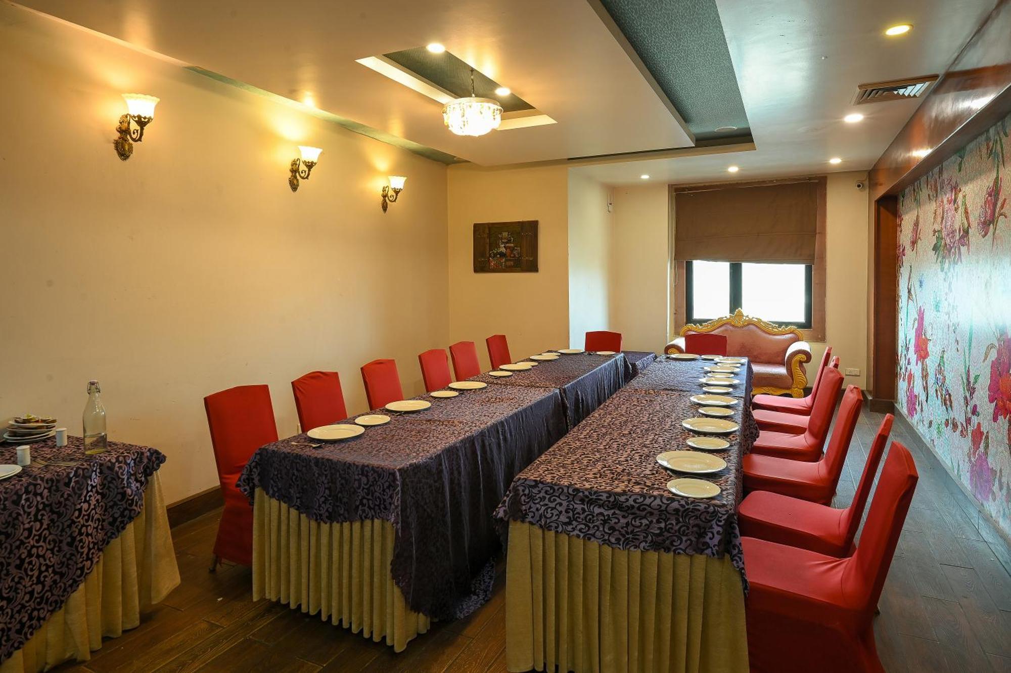 Hotel Leela Grande Karnāl Esterno foto