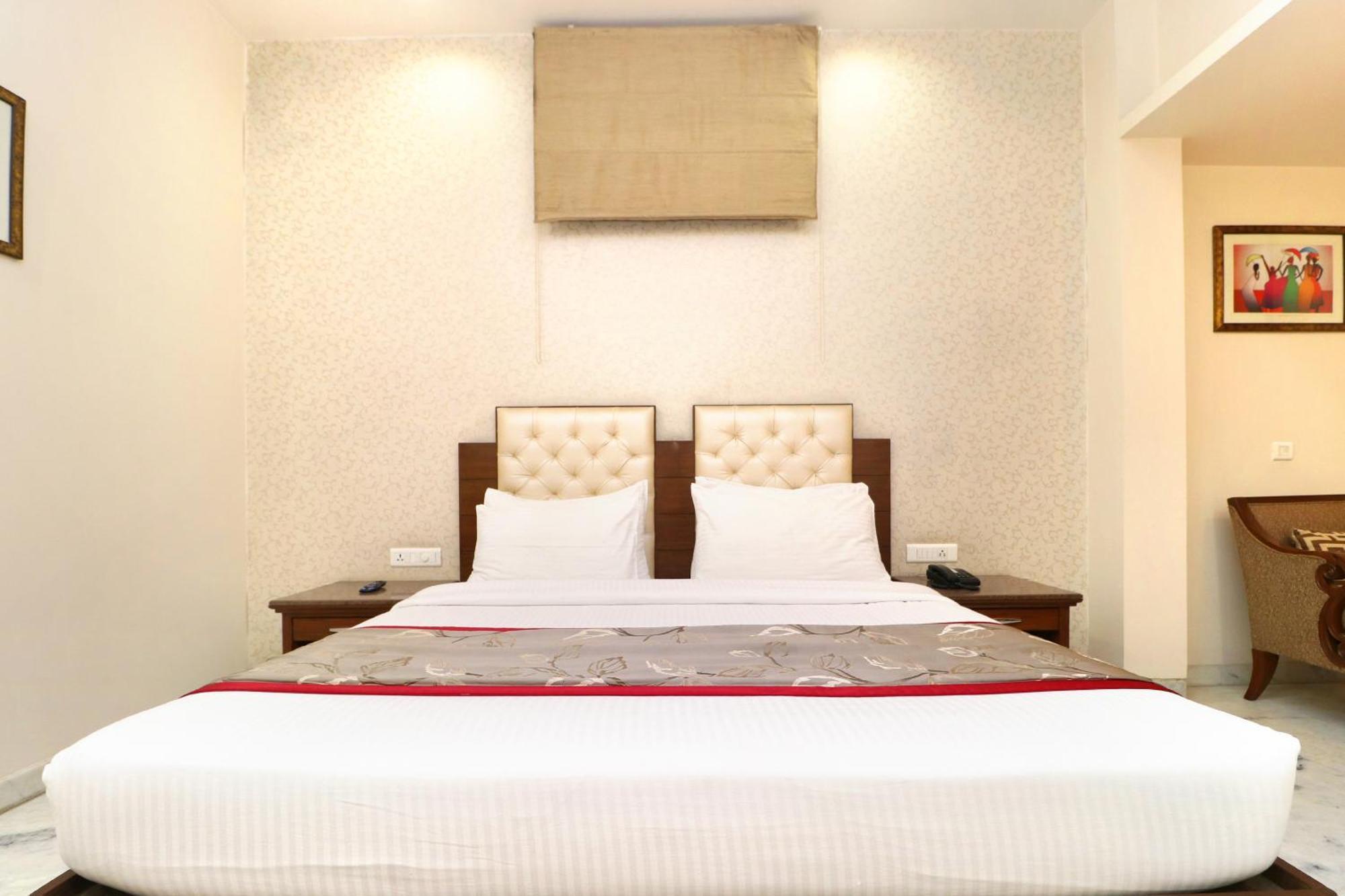 Hotel Leela Grande Karnāl Esterno foto