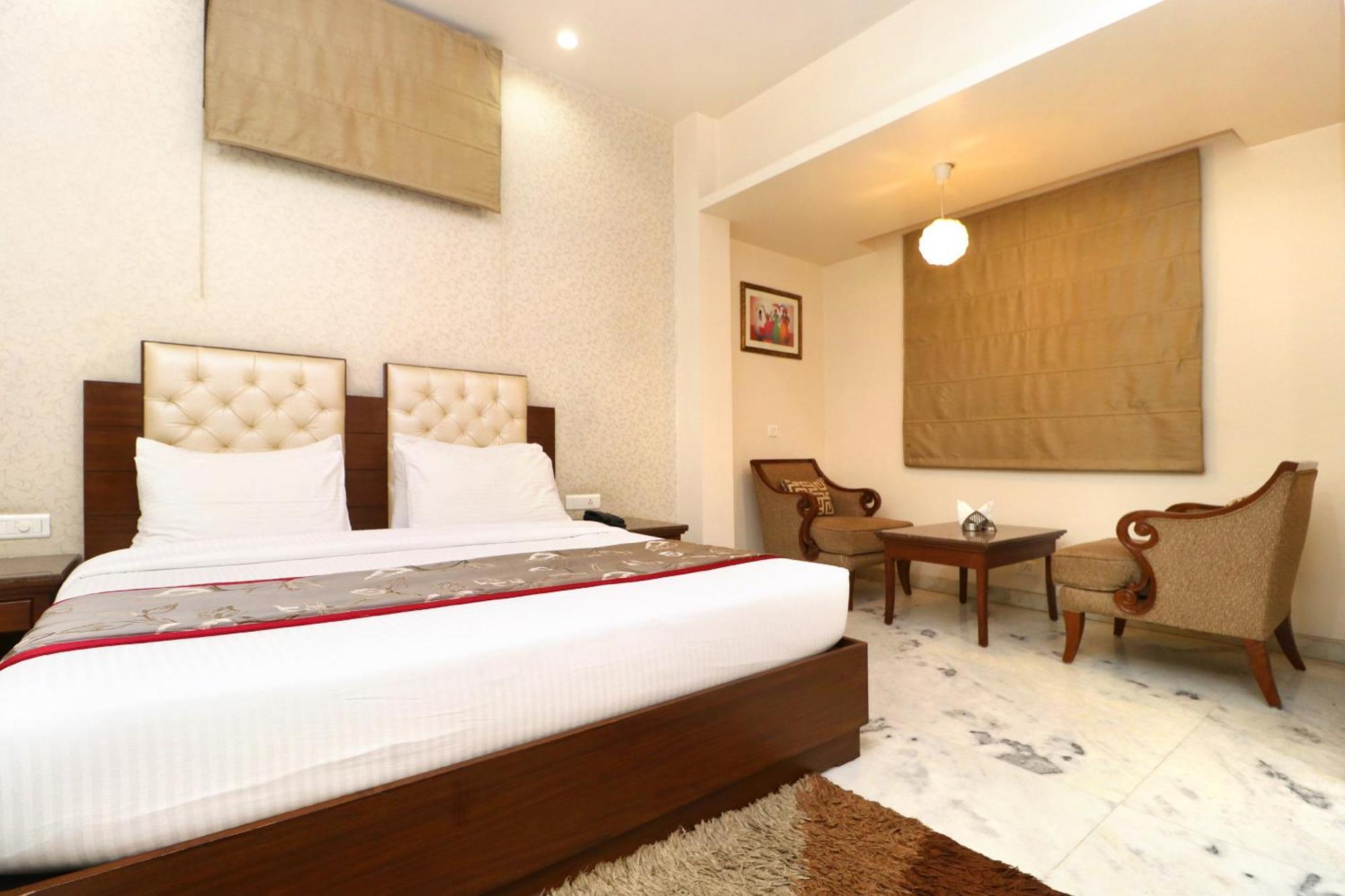 Hotel Leela Grande Karnāl Esterno foto