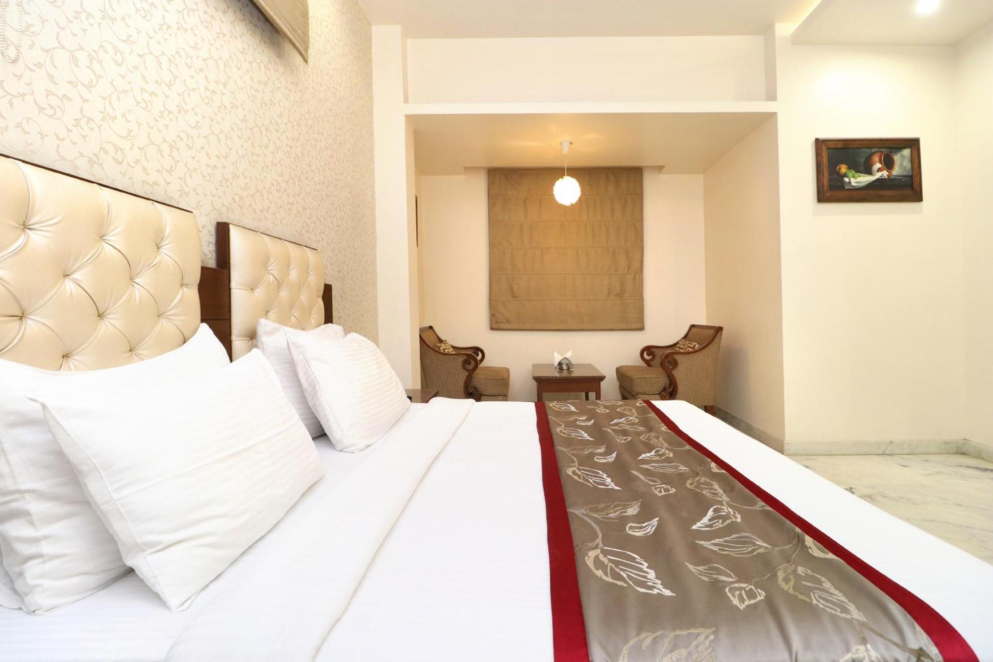Hotel Leela Grande Karnāl Esterno foto
