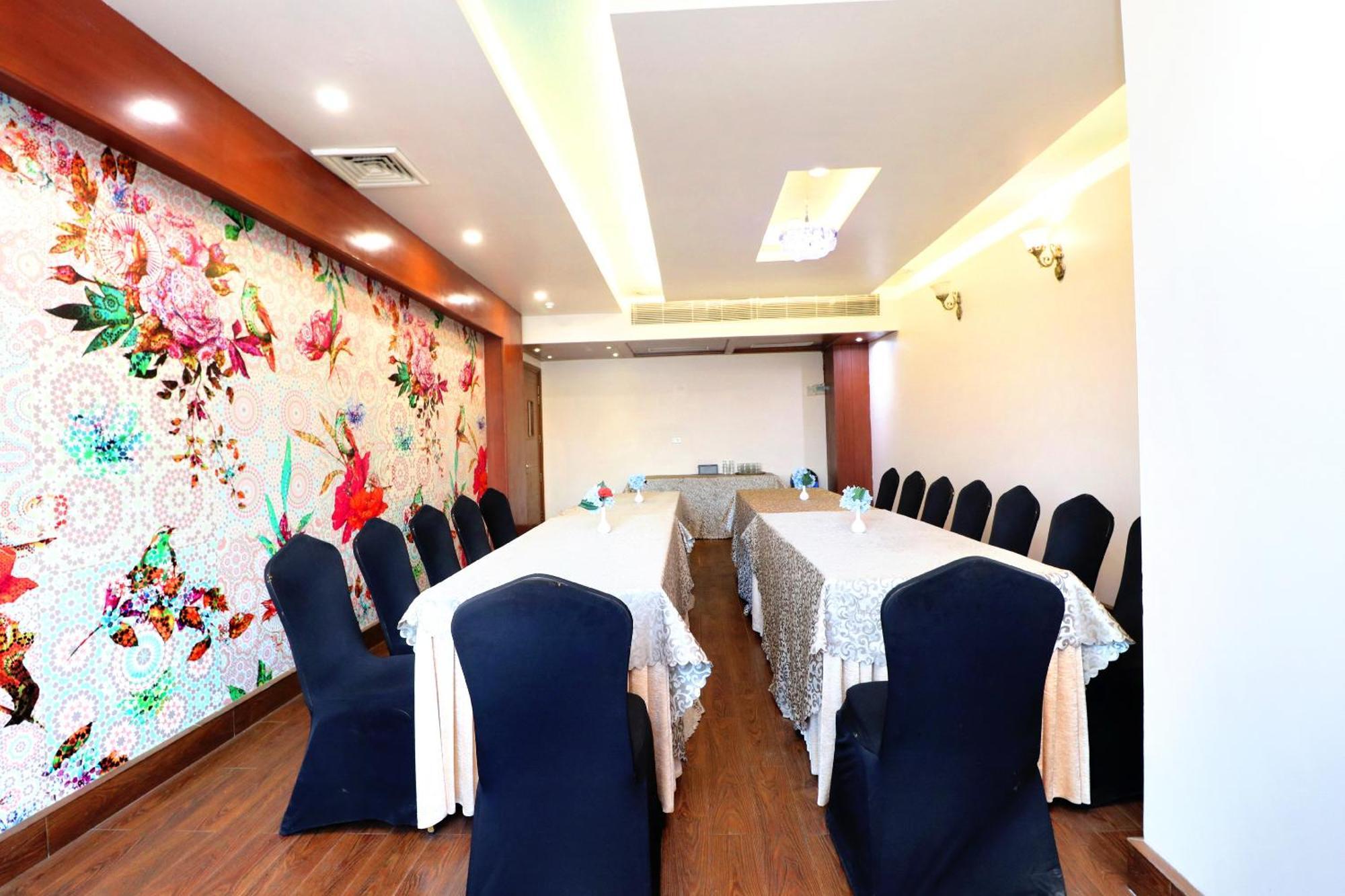Hotel Leela Grande Karnāl Esterno foto