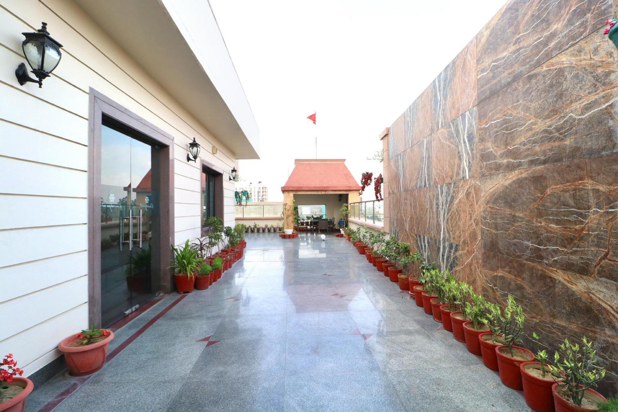 Hotel Leela Grande Karnāl Esterno foto