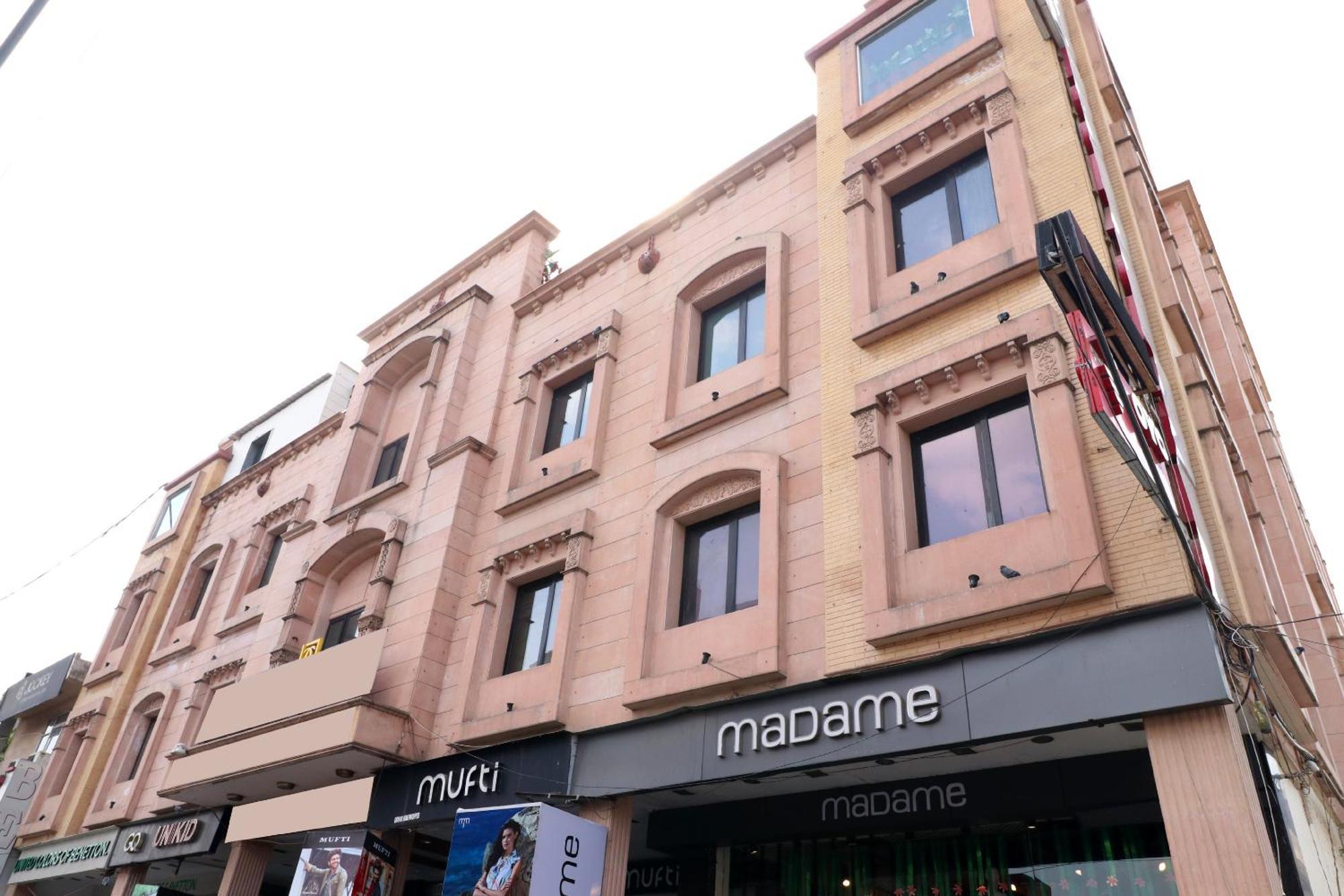 Hotel Leela Grande Karnāl Esterno foto