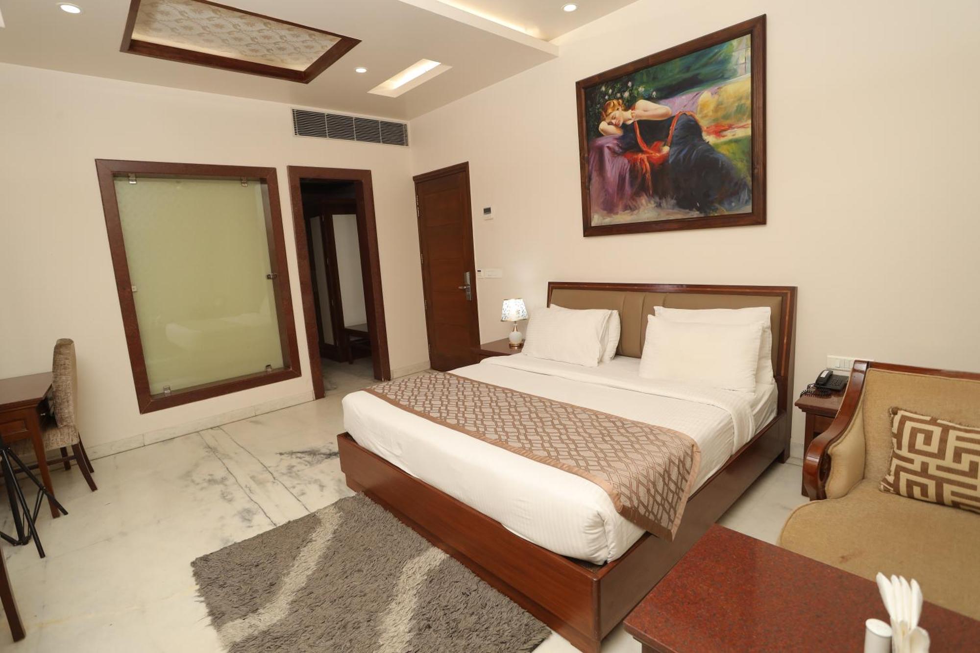 Hotel Leela Grande Karnāl Esterno foto