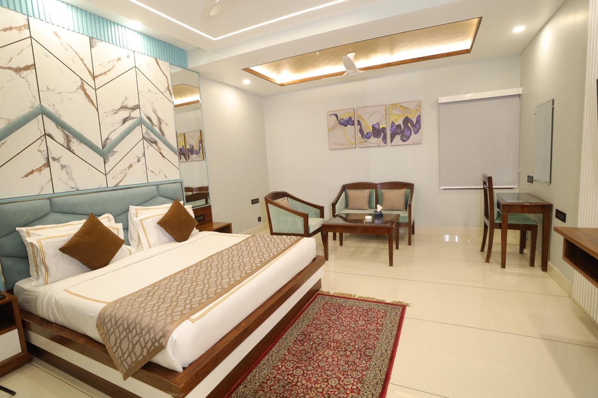 Hotel Leela Grande Karnāl Esterno foto