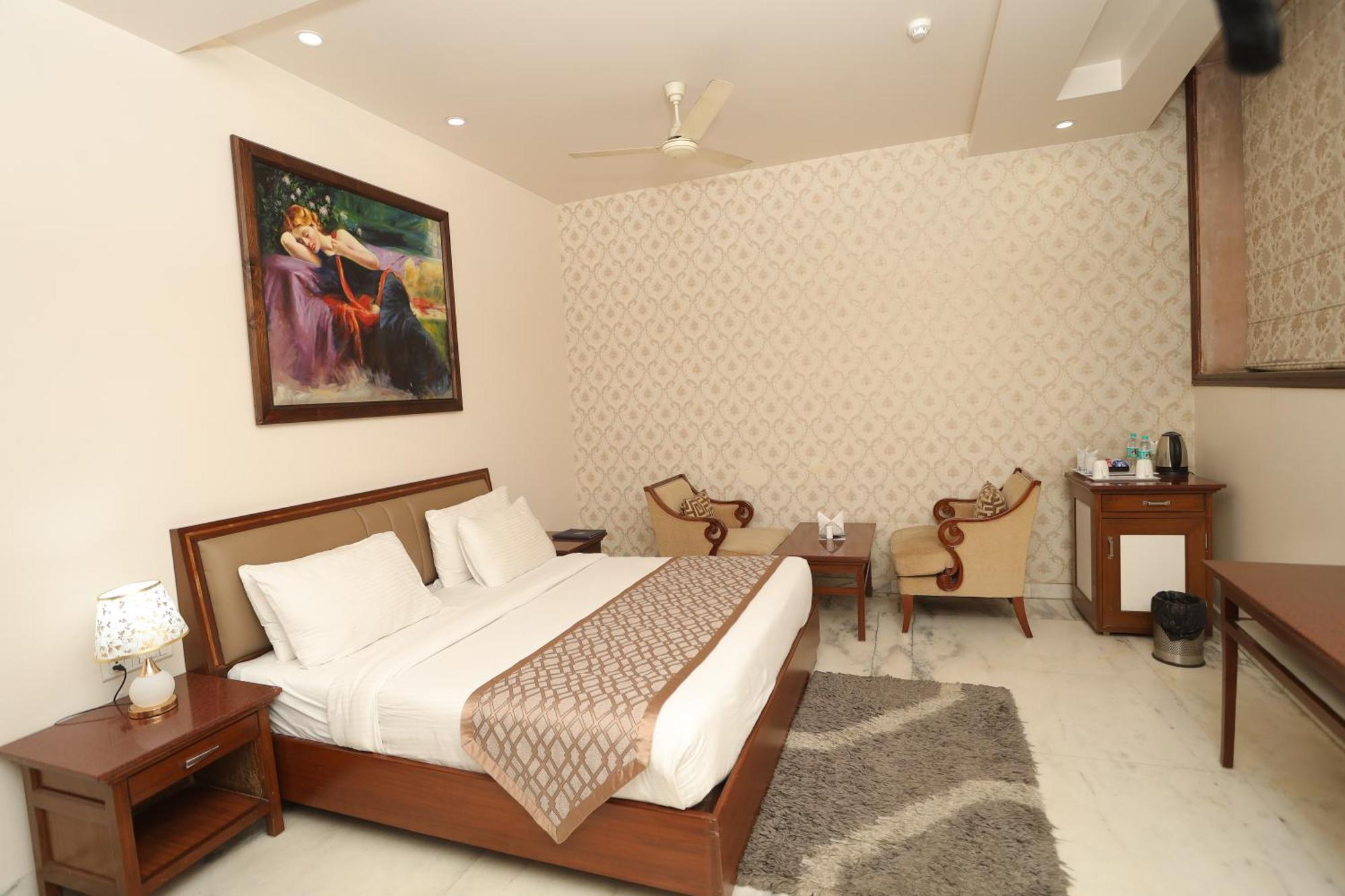 Hotel Leela Grande Karnāl Esterno foto
